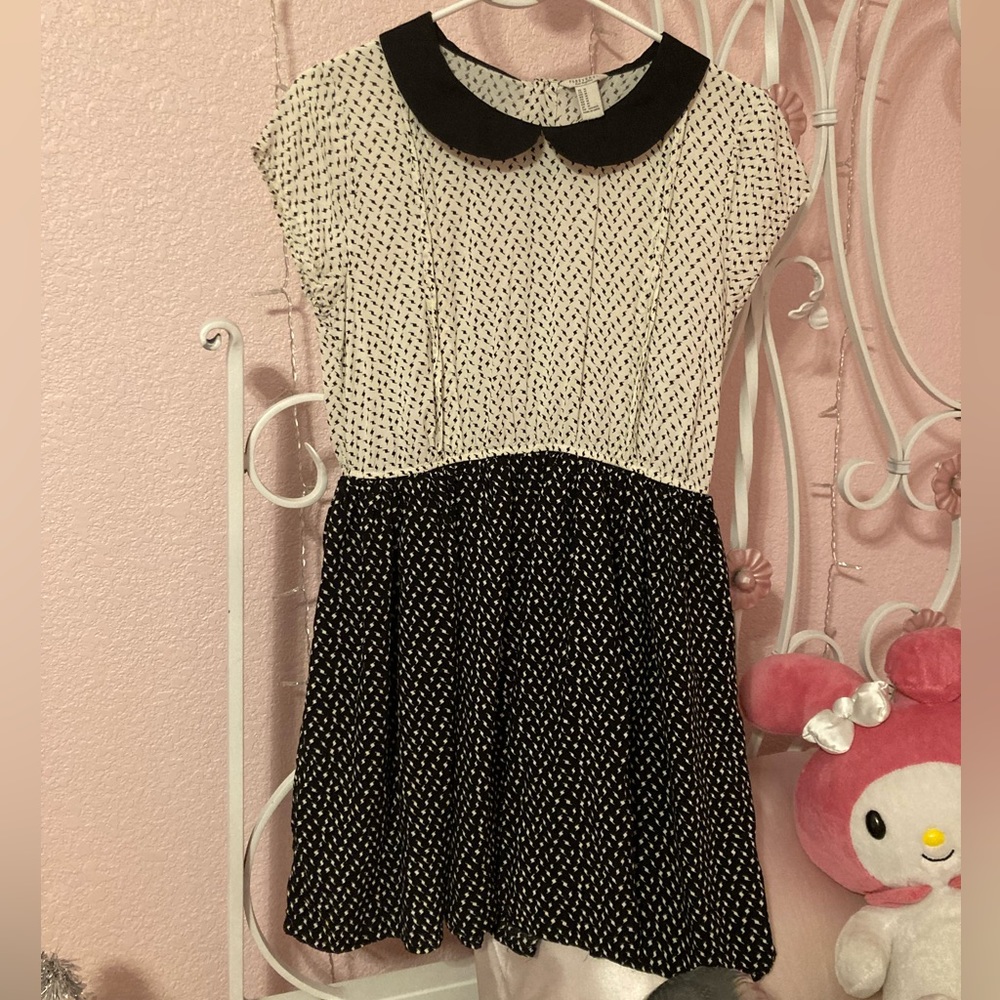 Forever 21 Preppy Dark Academia Black and White Dress with Peter Pan Collar
